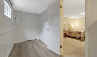 1114 N HARRISON St, Arlington, VA 22205