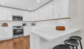 11 W Park Ave, Belford, NJ 07718