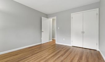 70 Montoya Dr 70, Branford, CT 06405