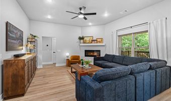 2 Stanhope Ln, Bella Vista, AR 72715