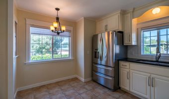 520 5TH St, Bandon, OR 97411