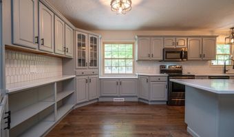 1768 Celeste Cir, Austintown, OH 44511