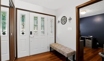 8852 Ridge Hill Dr, Indianapolis, IN 46217