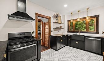 544 Main St, Acushnet, MA 02743