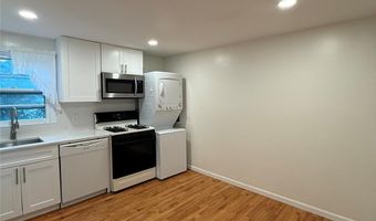 99 Searingtown Rd 2nd Fl, Albertson, NY 11507