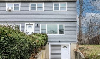 32 Pleasant St, Bethel, CT 06801