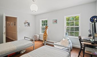 5320 ALBEMARLE St, Bethesda, MD 20816
