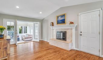 345 Norwood Cir, Ballwin, MO 63011