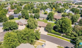 412 E Meadowlark Cir, Brandon, SD 57005
