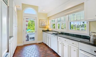 315 Ocean Ave, Newport, RI 02840
