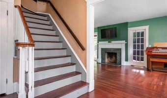 60 White Pkwy, North Smithfield, RI 02896