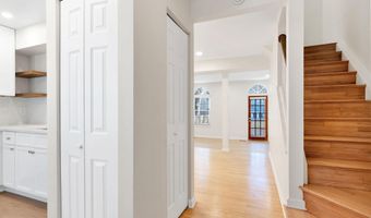 6630 MEDINAH Ln, Alexandria, VA 22312