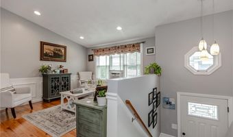 10 Pembroke Dr, Johnston, RI 02919