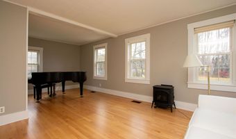 391 Bimson Dr, Barnet, VT 05821