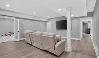 803 NE Lakota Dr, Adrian, MO 64720