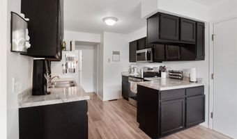 983 10th Ave NW, Altoona, IA 50009