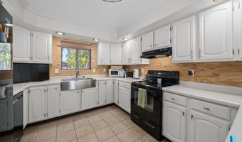 600 S 3rd St, Beresford, SD 57004