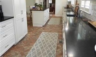 220 Lake Shore Dr, Alma, GA 31510