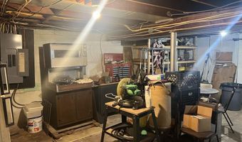 571 Hopping Rd, Belford, NJ 07718