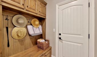 4820 N Indian Oak St, Bel Aire, KS 67226