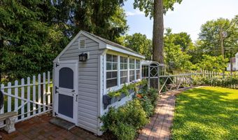 81 Minnesota Ln, Bristol, CT 06010