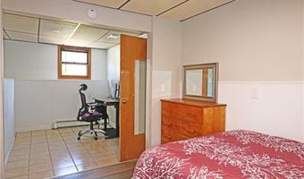 62 Valleybrook Dr, East Providence, RI 02914