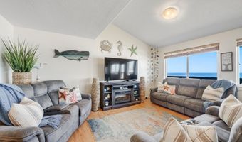 137 S PACIFIC St 13, Rockaway Beach, OR 97136