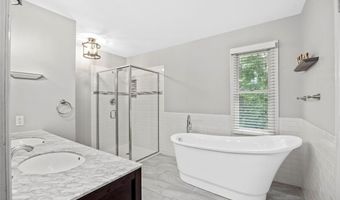 1525 Carriage Bridge Trl, Ballwin, MO 63021