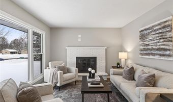 907 40th Ln, Anoka, MN 55303