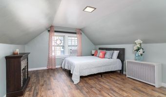 69 Delwood Rd, Warwick, RI 02889