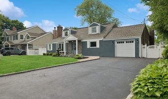 46 Purdy Ln, Amityville, NY 11795