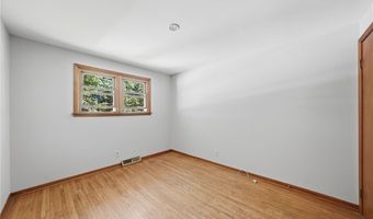 34 Crescent Dr, Akron, NY 14001