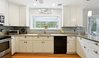 35 Anna Olivo Ct, Narragansett, RI 02882