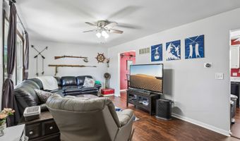 523 Maplewood Dr, Antioch, IL 60002