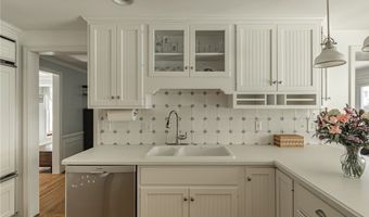 24 Huxley Dr, Amherst, NY 14226
