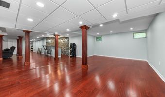 2086 Valleyview Dr, Ann Arbor, MI 48105