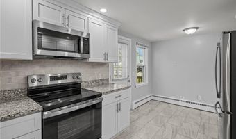 3 Creighton Pl, Coventry, RI 02816