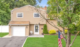 9 Brentwood Ter, Middletown, NJ 07748
