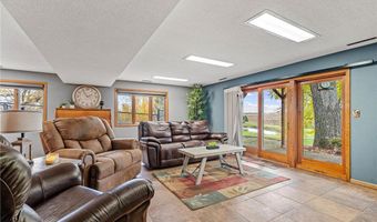 74500 240th St, Albert Lea, MN 56007