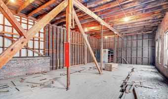 33 W Olive St, Aurora, MO 65605