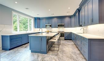 89 Regina Rd, Airmont, NY 10952