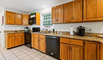 31 Pheasant Run Rd, Belgrade, ME 04917