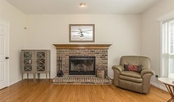 573 Castle Ridge Dr, Ballwin, MO 63021