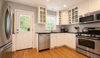 609 S HENRY St, Alexandria, VA 22314