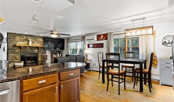 33 Wapping Dr, Bristol, RI 02809