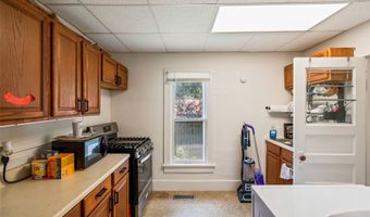 121 Cherry Ave, Ames, IA 50010