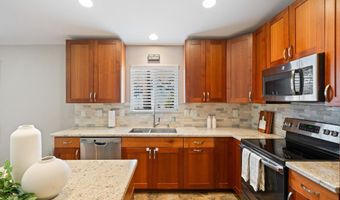 214 Kauhaa St, Kihei, HI 96753