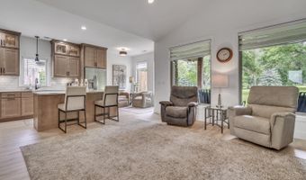 994 Emerald Hills Dr S, Arnolds Park, IA 51331