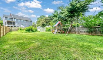 6437 HOLYOKE Dr, Annandale, VA 22003