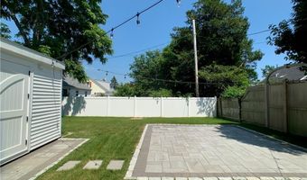 18 Sylvan St, Newport, RI 02840